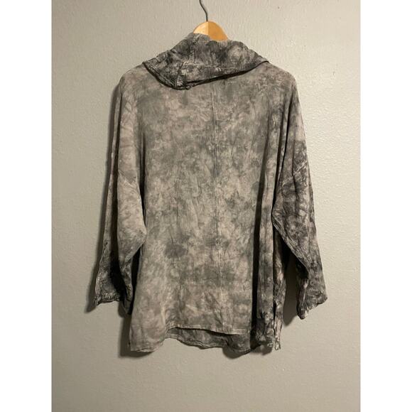 Oh My Gauze! Gray Tie-Dye Tunic - Picture 4 of 7